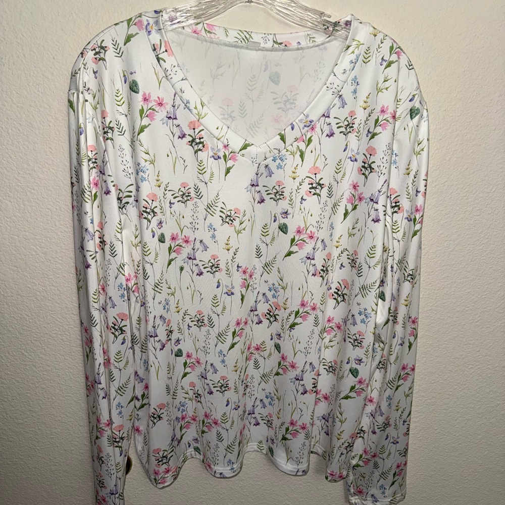 Women's White Floral V-Neck Long Sleeve Blouse